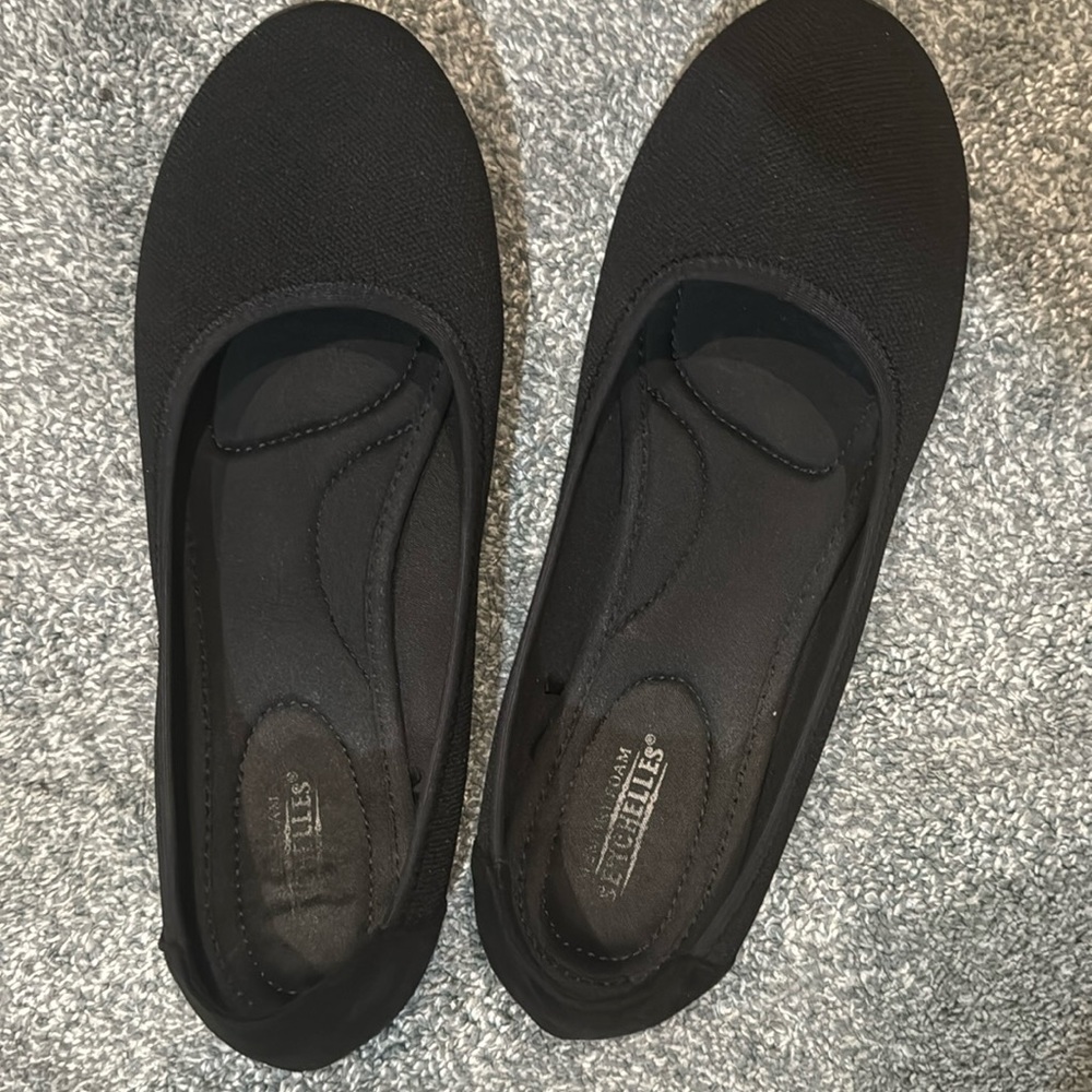 Stinky and dirty Womens flats 🧦
